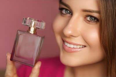 Top 6 perfumes Versace para mujer que conquistan con elegancia y distinción