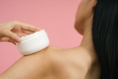 Rutina de cuidado corporal: guía práctica para mantener una piel saludable