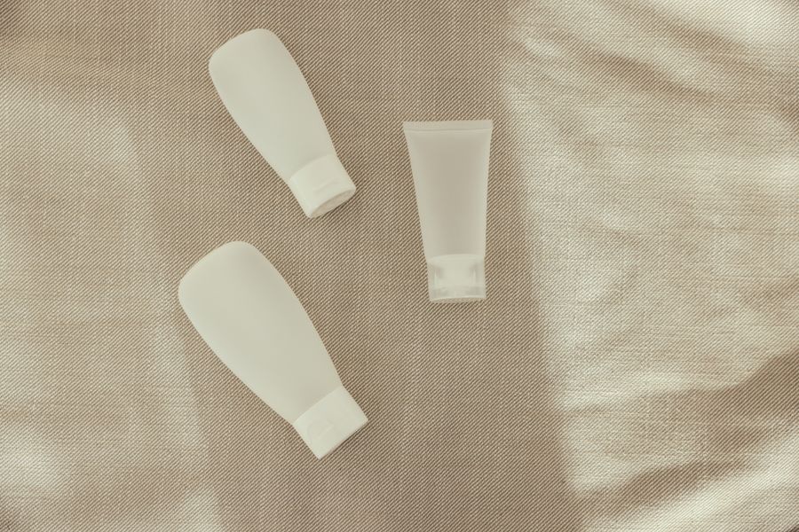 Botellas plásticas minimalistas para fórmulas químicas
