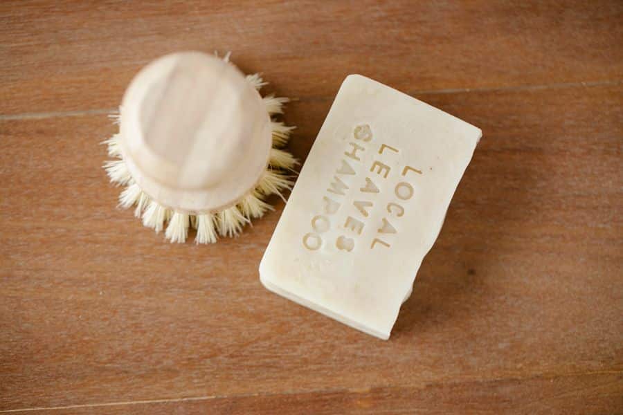 Champú sólido y cepillo de belleza zero waste