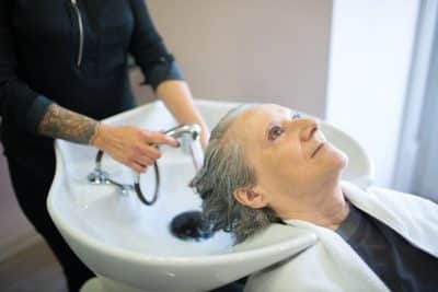 Guía completa sobre el co-wash: limpieza suave para un cabello más hidratado